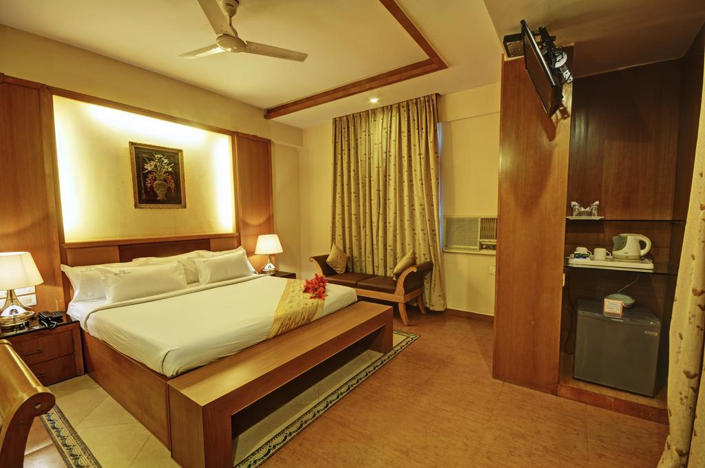 Hotel Roopa Mysore Exteriör bild