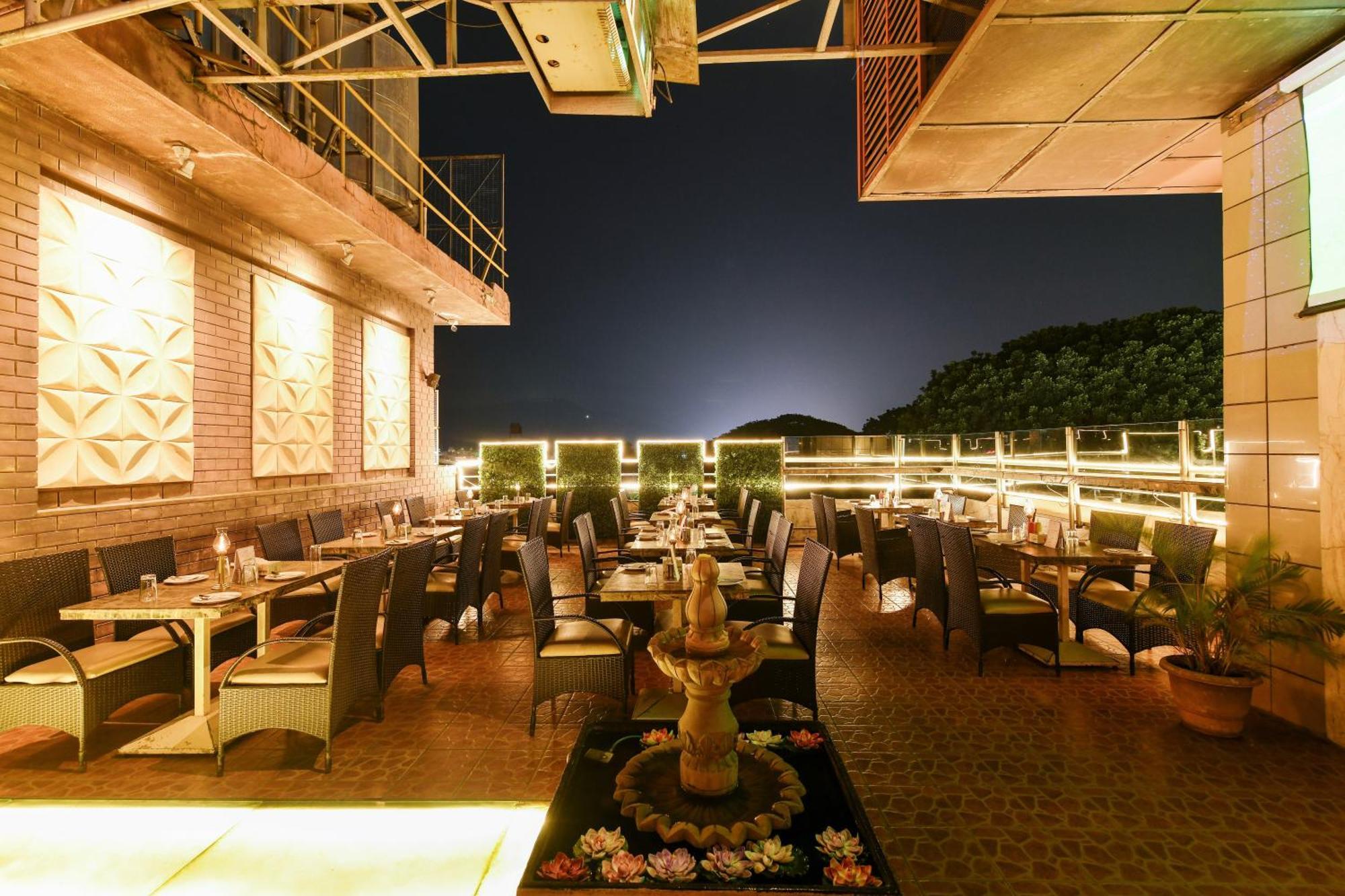 Hotel Roopa Mysore Exteriör bild