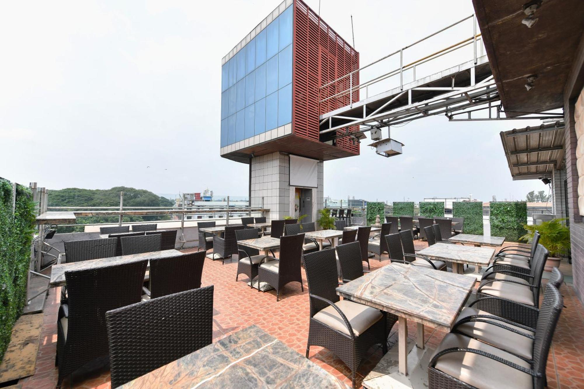 Hotel Roopa Mysore Exteriör bild