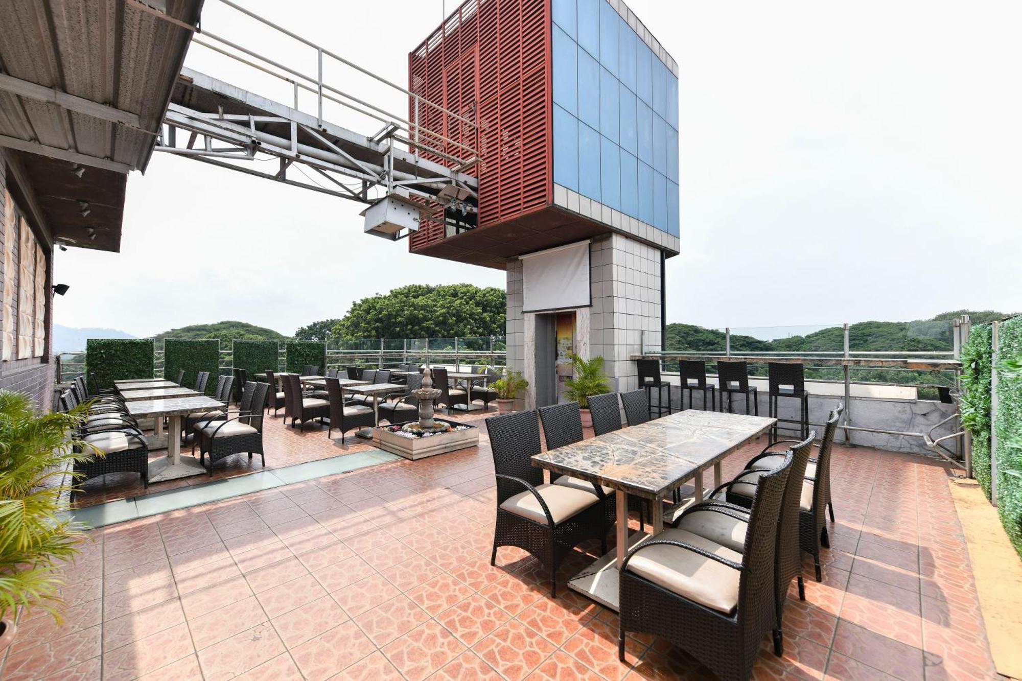 Hotel Roopa Mysore Exteriör bild
