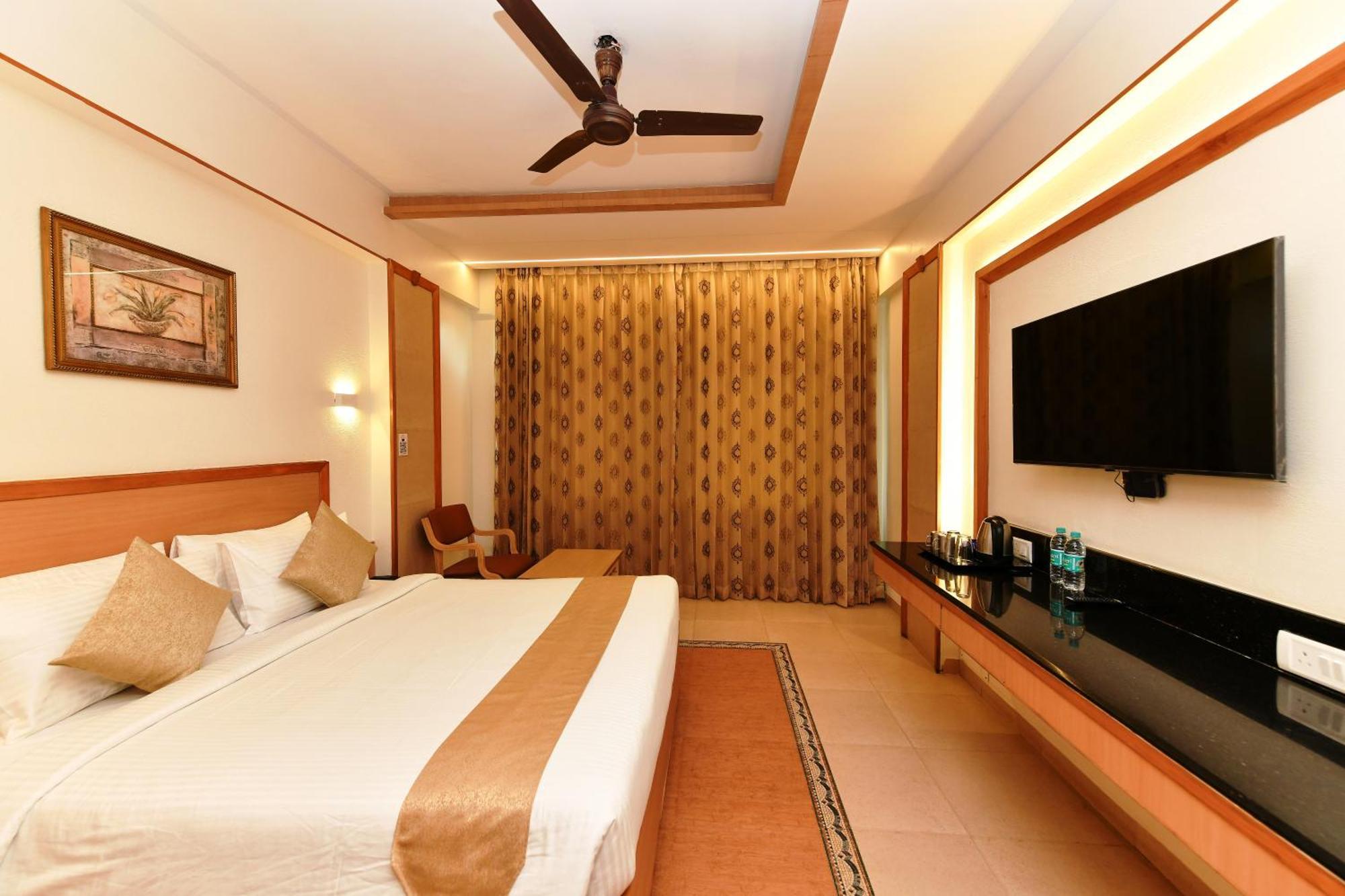 Hotel Roopa Mysore Exteriör bild